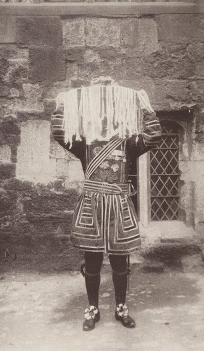 Le Yeoman de la Garde portant le plat d