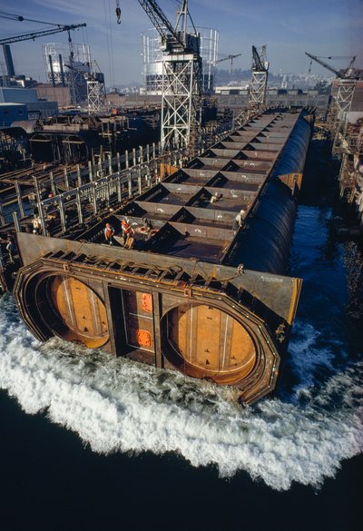 Une section de tube de tunnel pour BART, système de transport en commun de la région de la baie, flo... - James L Stanfield