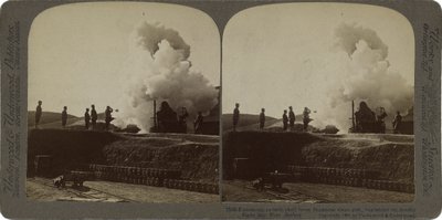 Enorme obus de 11 pouces du canon de siège japonais commençant son vol mortel vers Port Arthur - James Ricalton