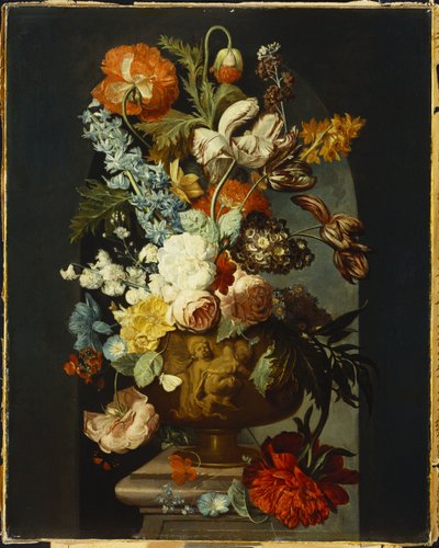 Tulipes, roses, jacinthes, auricules et autres fleurs dans une urne sculptée sur un piédestal en pierre dans une niche - Jan van Huysum