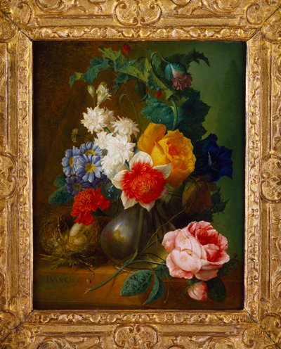 Roses, coquelicots, volubilis et autres fleurs dans un vase avec un nid d