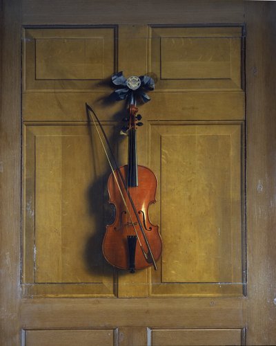 Violon et archet suspendus à une porte - Jan van der Vaardt