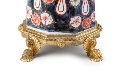 Une rare cafetière Imari élégamment montée avec couvercle - Japanese School