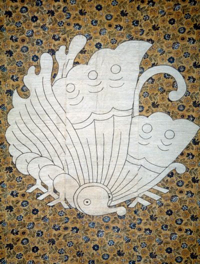 Couvre-lit Futonji calicot à motif floral, armoiries familiales représentant un papillon, soie grège et filée, masque teint en réserve avec de l