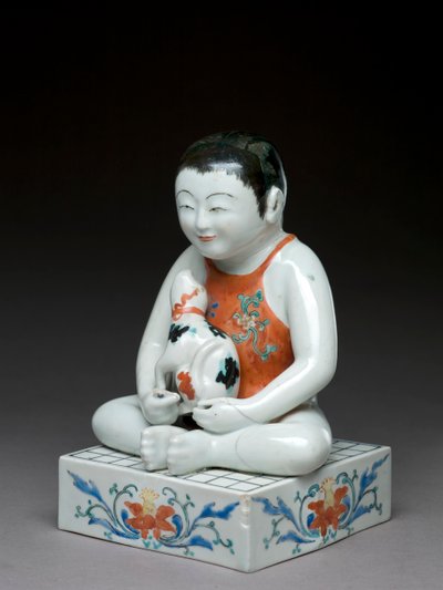 Garçon avec un chien assis sur une table shogi carrée, Kakiemon, Japon, 1680-1700 (faïence avec sous-glaçure bleue) - Japanese School
