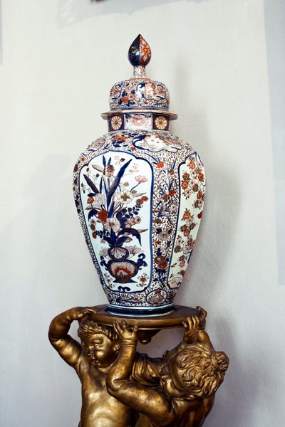 Grand vase japonais avec couvercle de la période Edo, époque Genroku. 1688-1703. Appartements de Maria Brignole-Sale De Ferrari, duchesse de Galliera (1811-1888), les meubles proviennent de l