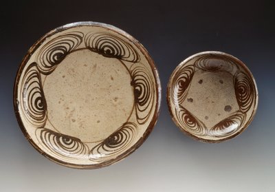 Assiettes décorées de umanomezara (cercles avec motif d