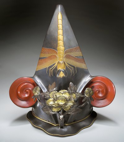 Casque de théâtre pour le théâtre Kabuki (laque sur tissu avec incrustation de laiton et de coquillages) - Japanese School