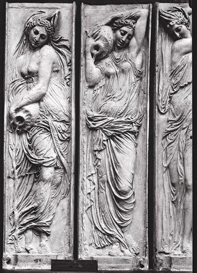 Détail des reliefs de la Fontaine des Innocents représentant des nymphes personnifiant les rivières de France - Jean Goujon
