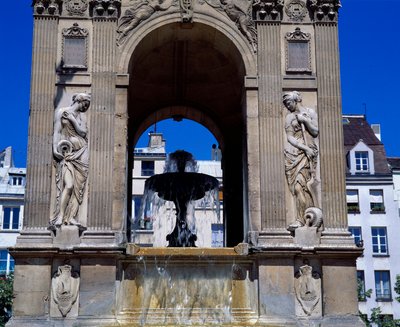 Architecture : détail de la fontaine des Innocents représentant les nymphes. Conçue par les architectes Jean Goujon, Augustin Pajou et Pierre Lescot. 1546-1549. Place Joachim du Bellay, Paris - Jean and Lescot Pierre Goujon