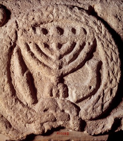 Judaïsme : élément architectural en basalte d