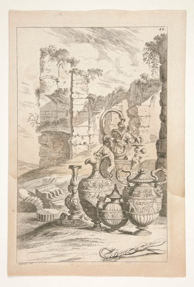 Un chandelier et des aiguières ornementales avec poignées dans un paysage avec des ruines, de Sculpturae Veteris Admirata - Joachim von Sandrart