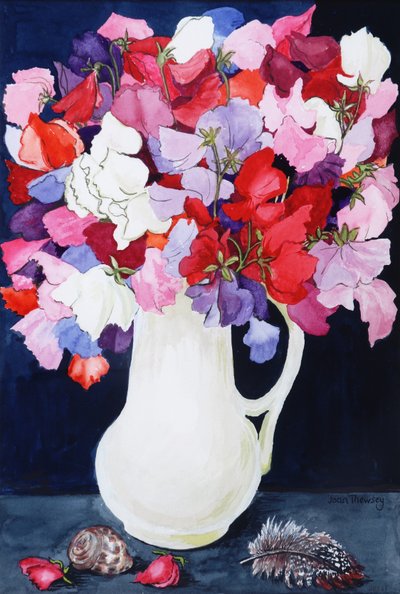 Pois de senteur dans un pichet blanc avec coquillage et plume, 2011 - Joan Thewsey