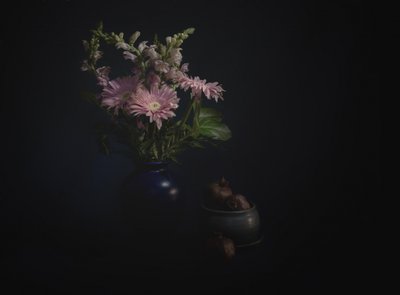 Nature morte florale sombre - John-Mei Zhong