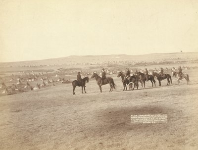 Gén. Miles et son état-major observant le plus grand camp indien hostile aux États-Unis, près de Pine Ridge - John C. H. Grabill