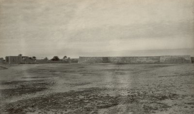 Fort, probablement Fort Mosselstein de la VOC à Band-e Charak près de Bandar-e Lengeh en Iran - John Thomson