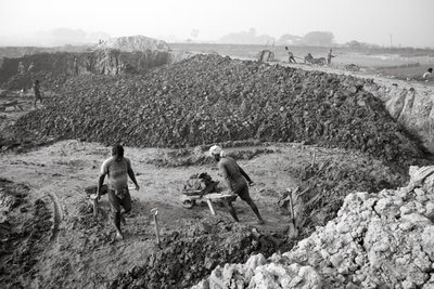 Usines de briques à Kolkata, Inde, 2016 (photo) - Jon Nicholson