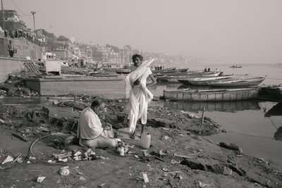 Manikarnika Ghat, Varanasi, 2016 (photo) - Jon Nicholson