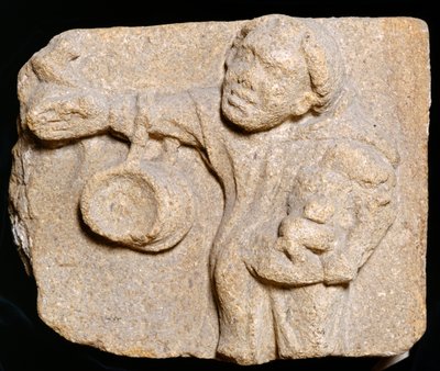 Pierre sculptée représentant un moine portant des objets, Abbaye de Muchelney, Somerset - Jonathan Bailey