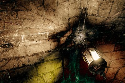 Church Lantern, de la série Church of the Holy Sepulchre, 2016 (photographie) - Joy Lions