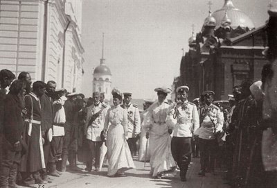 La famille royale russe visitant le monastère de Sarov, Russie, 1903 - K. von Hahn