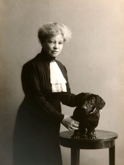 Alexandra Beketova-Blok, auteur et traductrice russe, avec son chien, début du 19e siècle - Karl August Fischer