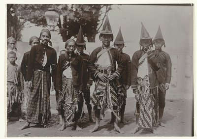 Hommes javanais en uniforme - Kassian Cephas