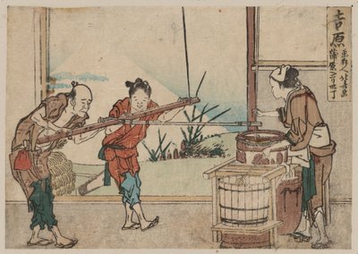 Un homme âgé et deux jeunes apprentis opérant manuellement un dispositif de brassage, Yoshiwara - Katsushika Hokusai