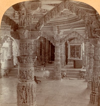 Intérieur, Temple Dilwara, Mont Abu, Inde, 1901 - Keystone View Company
