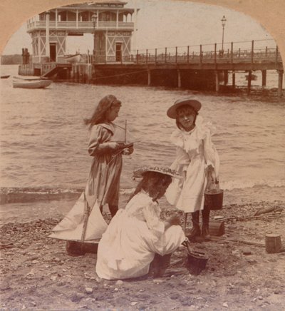 Jouer sur la plage c1900 - Keystone View Company
