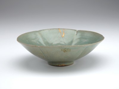 Bol avec forme moulée à six lobes et motif de pivoine - Korean School
