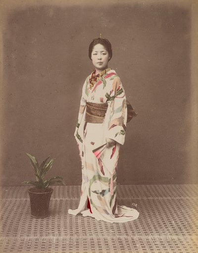[Femme avec une plante en pot] - Kusakabe Kimbei