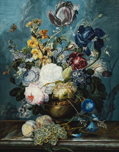 Roses, une tulipe, un iris, des dahlias, du lamier, des myosotis, du liseron, des auricules et des delphiniums dans un vase avec des raisins et des pêches sur un rebord de pierre - Ladislaus Tumal