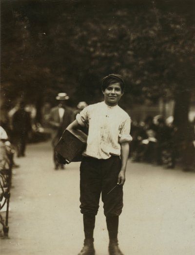 Un jeune cireur de bottes travaillant à Union Square, New York City - Lewis Wickes Hine