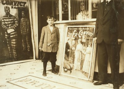 Brown McDowell, 12 ans, ouvreur au Princess Theatre - Lewis Wickes Hine