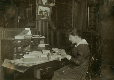 Malvina Amundsen, jeune fille de bureau de 15 ans, travaille à l