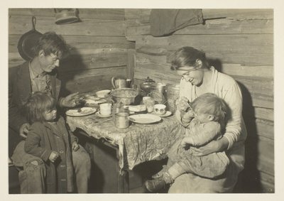 Famille rurale pauvre vivant dans un fumoir, Oklahoma, prise en charge par la Croix-Rouge - Lewis Wickes Hine