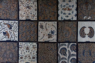 Batik avec motifs traditionnels de couleurs traditionnelles, Surakarta, Java, Indonésie (détail) - Unbekannt Unbekannt
