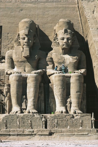 Figures colossales en grès de Ramsès II trônant - Unbekannt Unbekannt