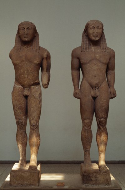 Kléobis et Biton, vers 610-590 av. J.-C., statues en marbre de Paros, par Polymède d