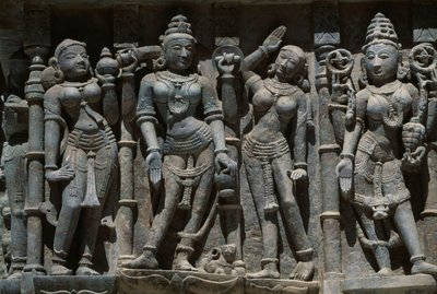 Relief représentant des figures féminines, temple Adishvara, Vimalavasi Tuk, complexe de temples sur la colline de Shatrunjaya, Palitana, Gujarat, Inde - Unbekannt Unbekannt