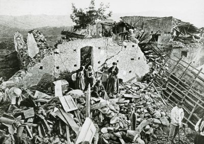 Survivants dans les décombres à Ferruzzano, tremblement de terre en Calabre - Unbekannt Unbekannt
