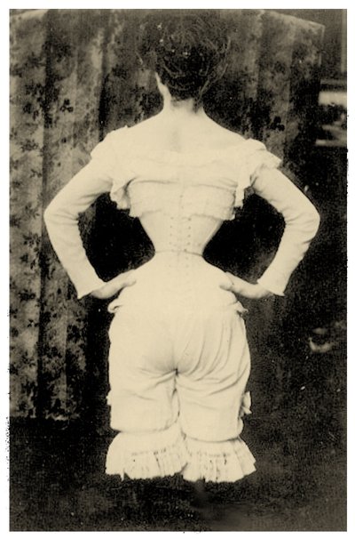 Femme portant un corset vers 1865 - Unbekannt Unbekannt