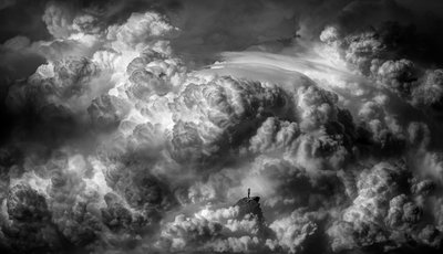 Seul au-dessus des nuages - Like He