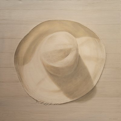 Chapeau de voyage sur table poussiéreuse, 2010 - Lincoln Seligman