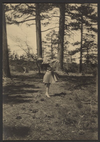 [Danseuse dans une clairière de pins] - Louis Fleckenstein
