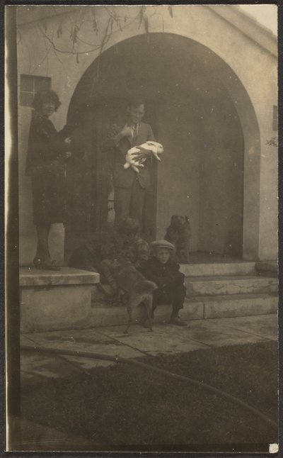 [La famille de Florence et son lapin de compagnie] - Louis Fleckenstein