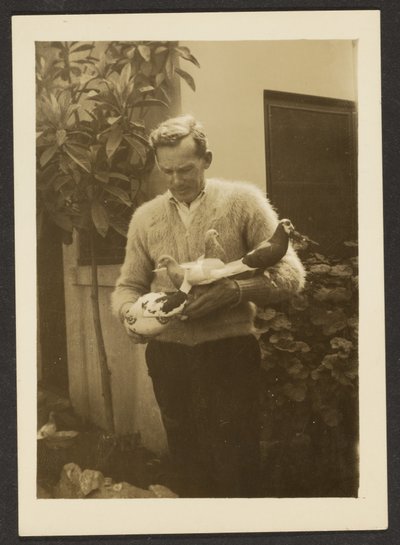 [Homme avec des pigeons] - Louis Fleckenstein