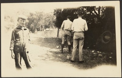 [Hommes à l