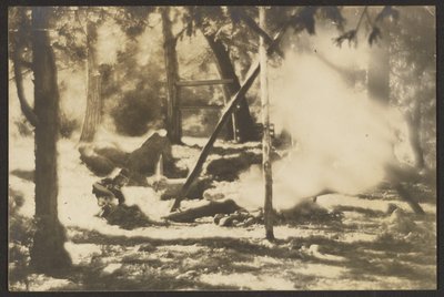 [Amérindien et structure de tipi dans les bois]. - Louis Fleckenstein